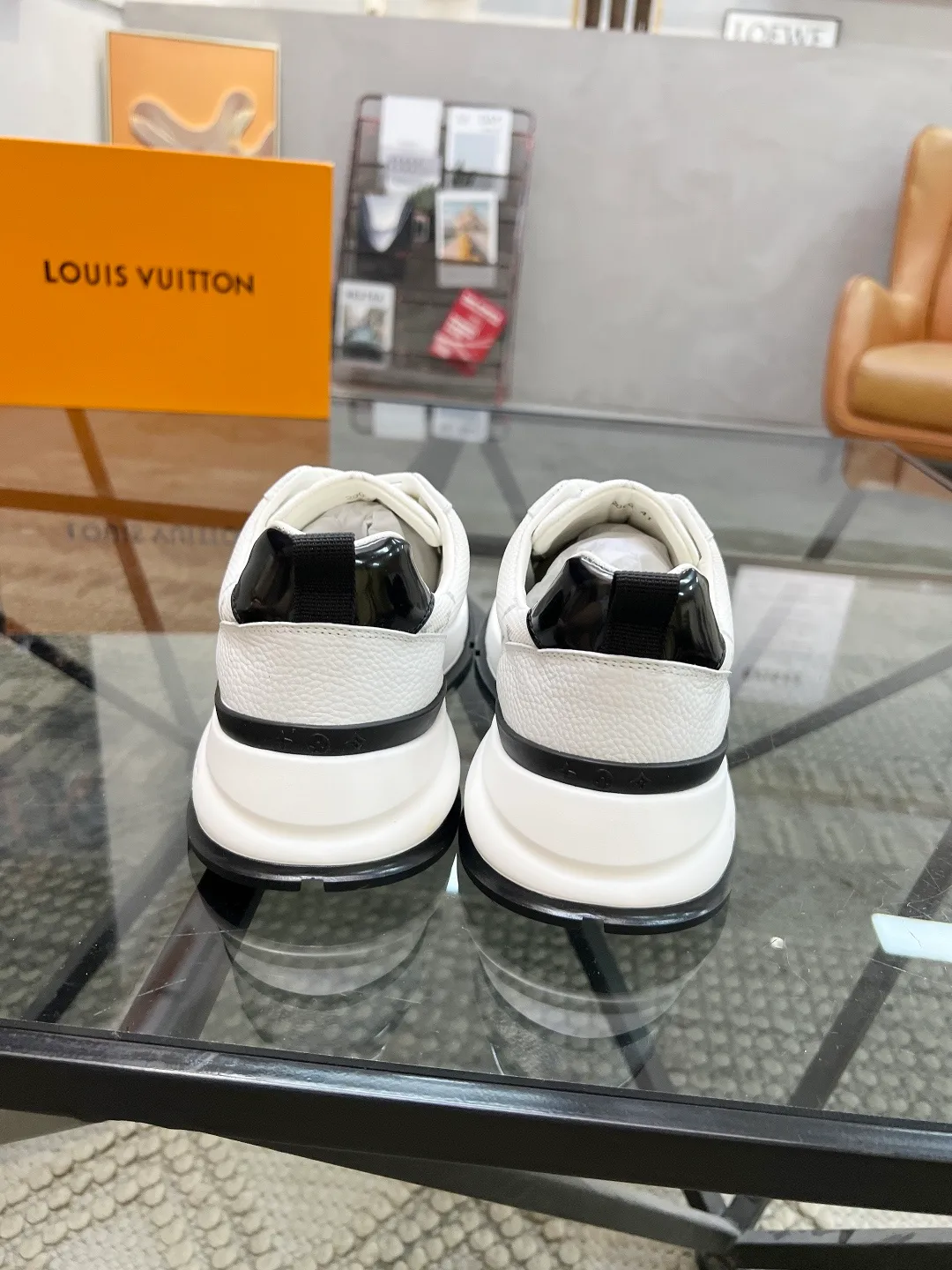 Factory price: 480💰LV🔍Top purchasing agent🇮🇹 Lu Street God's new sports shoes are coming and are available at counters simultaneously. Original factory configuration, original cowhide imported from Italy with mesh fabric, high-quality printing and splicing complex process, sports trendy person, imported water-dyed cowhide lining, sole: Wang Yuan factory specially provides the original sole, super comfortable, original factory follow-up goods 🔍🔍High quality, you can enter and leave the counter at will, welcome to compare and synchronize with the counter, code number 38-44, customized 45